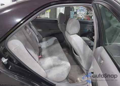 2004 Toyota Camry Le z USA, uszkodzony, nr VIN 4T1BE30K94U845176